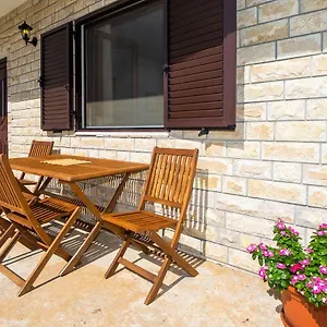 apartment-olivera.hotels-in-trogir.com/